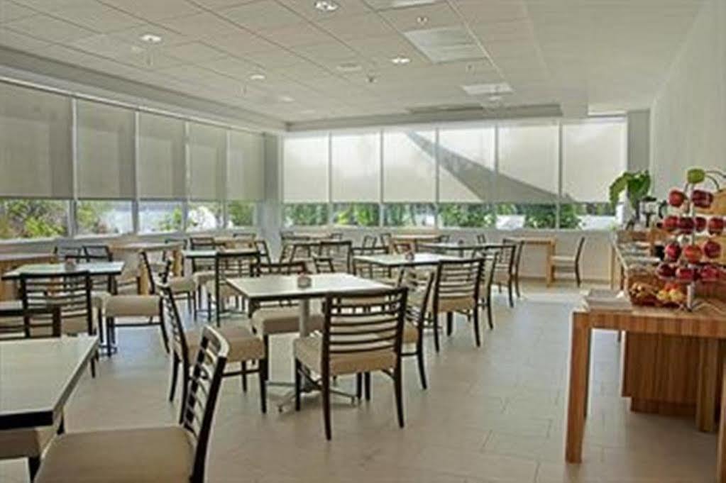 Costa Bahia Hotel, Convention Center And Casino 과야닐라 레스토랑 사진