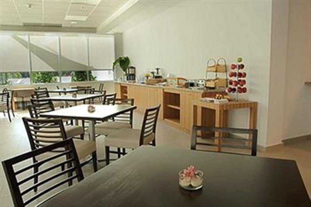 Costa Bahia Hotel, Convention Center And Casino 과야닐라 레스토랑 사진